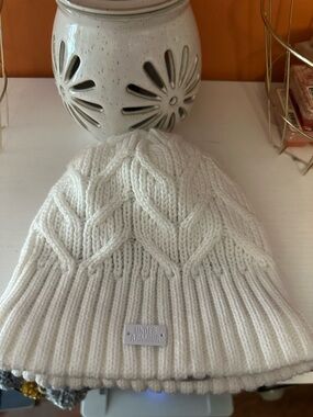 UNDER ARMOUR Around-Town Cable Knit Beanie(NWOT)